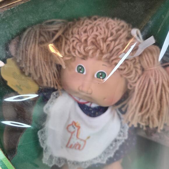 1985 Coleco Cabbage Patch Kids Doll Aggie Gertie Boxed w/ Papers - Picture 2 of 13